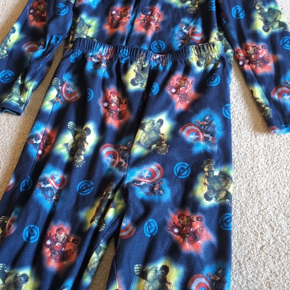 Avengers Marvel kids pajama set size 8 - Picture 2 of 8